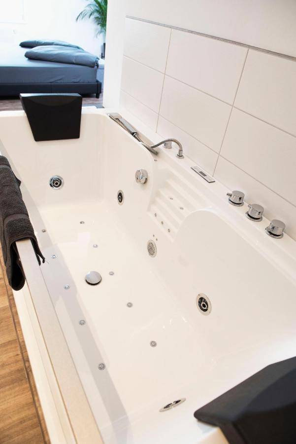 Luxus Suite Im Herzen Von Kempten***** +Parkplatz ภายนอก รูปภาพ